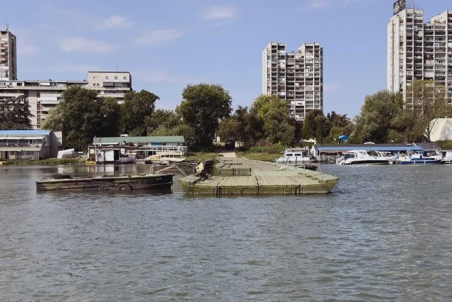 Zemun: Završena kupališna sezona na Lidu, rasklopljen pontonski most
