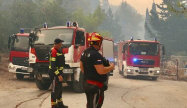 Žena (76) teško povređena tokom požara na Braču, pala sa broda i počela da se davi