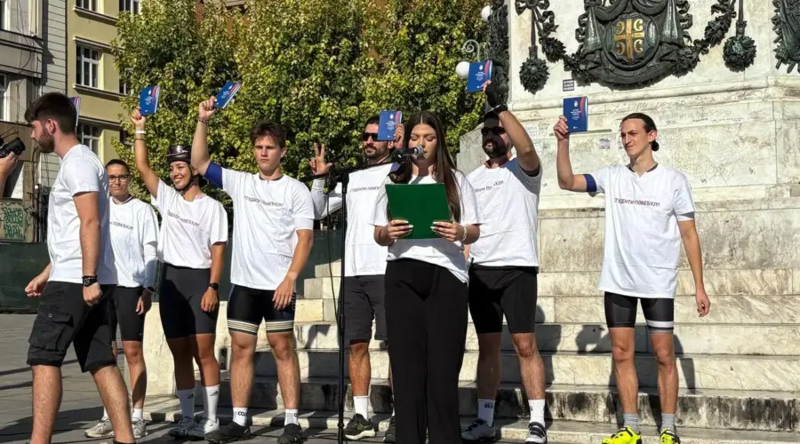 „Čuvari Ustava“ stižu i u Lazarevac: Studenti krenuli biciklima kroz Srbiju