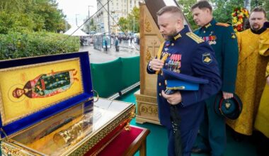 „DA IH DUHOVNO OSNAŽI I POMOGNE U POBEDI“: Ruska pravoslavna crkva poslala vojnicima mošti srednjovekovnog kneza na front u Ukrajini!