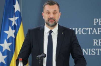 KONAKOVIĆ BLOKIRA GLASANJE DRŽAVLJANA SRBIJE U BIH: Traži ustupke od Dodika, preti izbacivanjem diplomata!