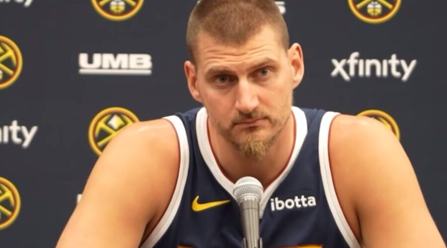 „IGRANJE ZA SVOJU ZEMLJU TE ČINI PONOSNIM“: Jokić otvorio dušu Amerikancima i otkrio šta mu je donela kapitenska traka Srbije! (VIDEO)