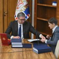 „Nije slučajnost što je prethodno razgovarao sa Putinom“: RIA Novosti o Vučićevoj ostavci i planu za povratak na vlast