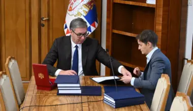 „Nije slučajnost što je prethodno razgovarao sa Putinom“: RIA Novosti o Vučićevoj ostavci i planu za povratak na vlast