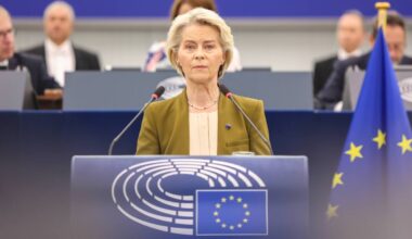 „Šokantne scene sa sahrane Ratka Mladića“: Ursula Fon der Lajen i Košta ocenili i da je prisustvo pojedinih zvaničnika „duboko za žaljenje“ | Srpska dijaspora