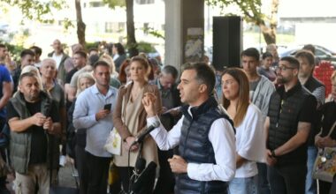 „UHAPSITE ŠAPIĆA I ODREDITE MU PRITVOR“: Protest građana ispred Trećeg tužilaštva zbog napada na odbornicu Kreni-promeni! (VIDEO)