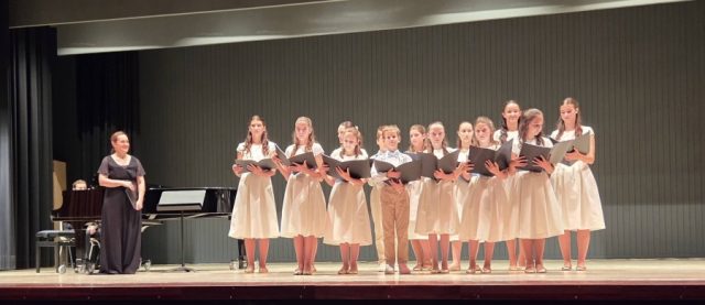 Veče pesme, folklora i likovne umetnosti održano u Kenicu | Srpska dijaspora