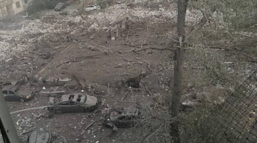 Rusi sravnjuju Kremenčuk sa zemljom, Zelenski broji mrtve