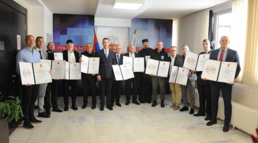 PRIZNANJA ZASLUŽNIM GRAĐANMA: Kraljevčani prigodno i svečano proslavili Krljevadan