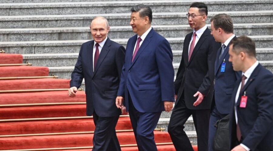 DA LI OVO ZNAČI DA JE ISTORIJSKI SASTANAK NA POMOLU? Putinov čovek stigao u Kinu, sprema se susret tri najveća lidera sveta