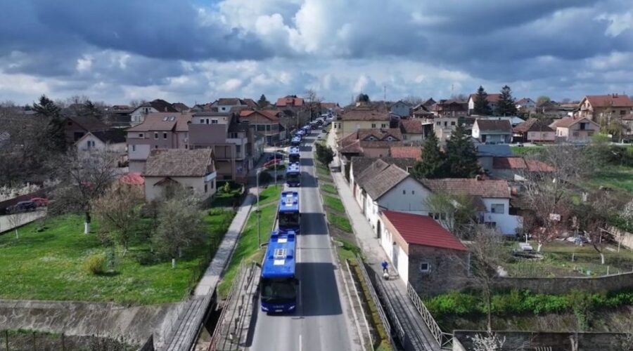 INĐIJA VRATILA GRAĐANE U AUTOBUSE: Besplatan prevoz menja svakodnevicu