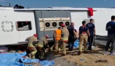 Najmanje 11 osoba poginulo, 27 povređeno u udesu autobusa
