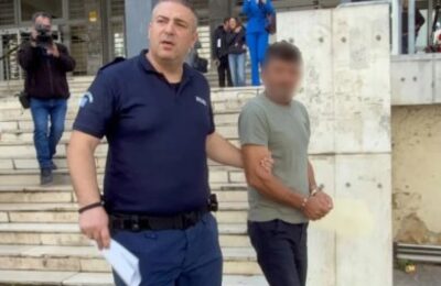 Osumnjičen da je automobilom uleteo u tavernu u Solunu i povredio najmanje tri osobe