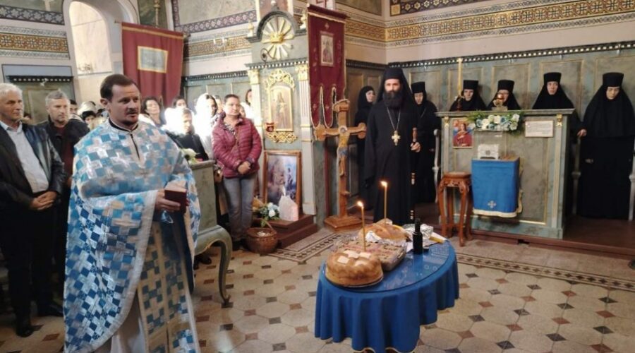 STIGLI VERNICI SA SVIH STRANA: Manastir Mala Remeta na Fruškoj gori obeležio slavu