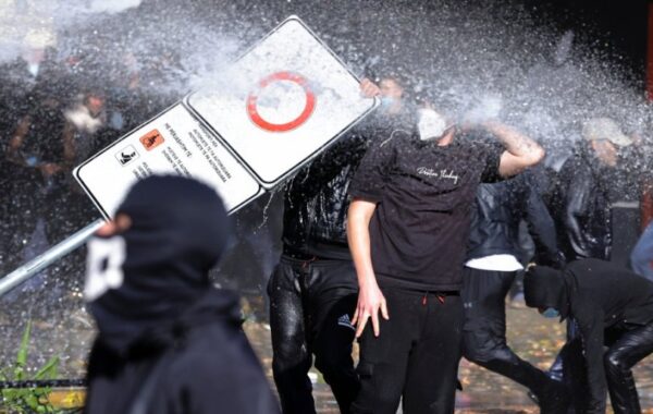 Zbog protesta u Tirani uhapšeno 16