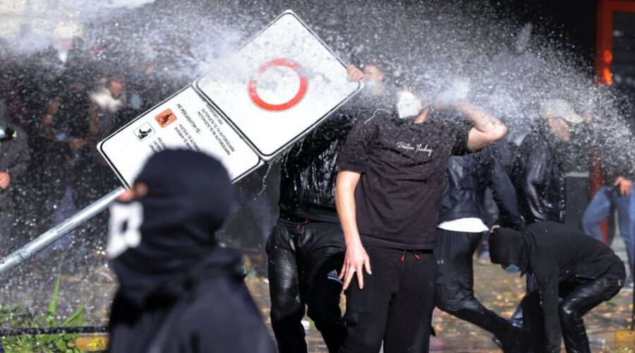 Zbog protesta u Tirani uhapšeno 16