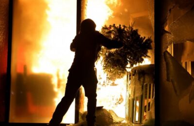 Studenti demonstranti pale zgrade u Tirani