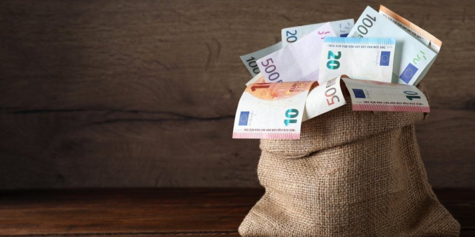 Novac stiže za 3 horoskopska znaka: Jedan razgovor može da im promeni finansijsku situaciju