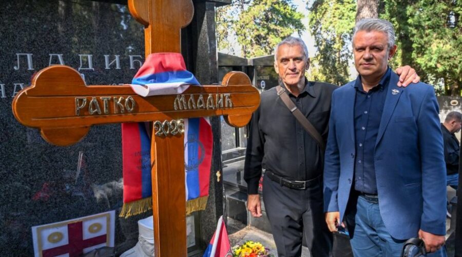 Dušan Maran i Saša Jovanović, posada helikoptera, koja je četiri godine prevozila generala po ratištima