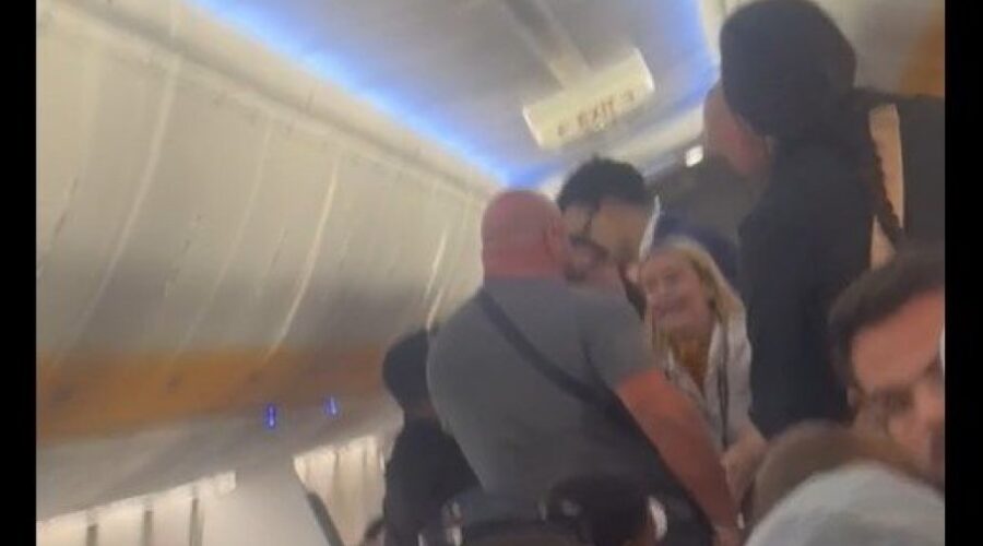 Tuča u avionu na letu za Ibicu