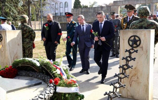 Na Groblju oslobodilaca državna ceremonija povodom 82. godišnjice oslobođenja Beograda