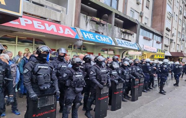 Bivši čelnici BIA, VBA i policije apeluju na kolege: Ne služite političkim strankama, već građanima i državi