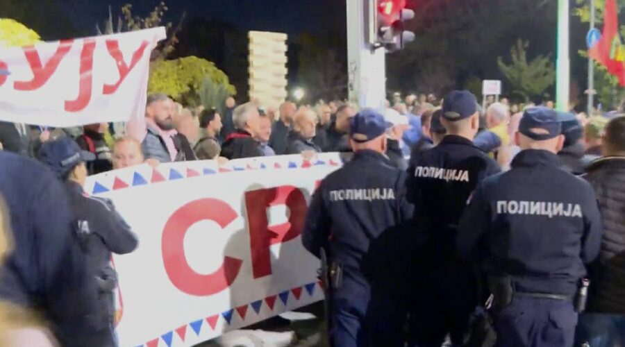 Policija razdvojila pristalice Studentske liste i SNS-a u Kragujevcu (VIDEO)
