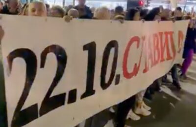 Guranje pristalica SNS-a i građana koji podržavaju studente, policija razdvojila dve grupe
