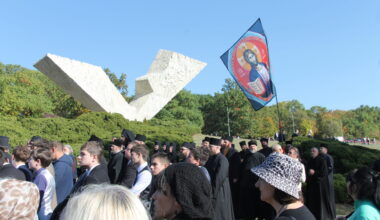 Poruke mira i sećanje na stradale: Održan Veliki školski čas u Kragujevcu