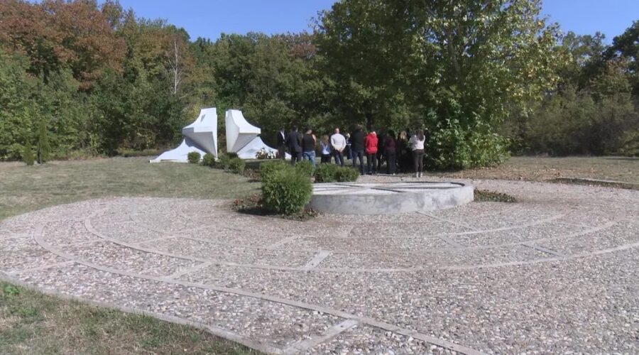 Sećanje na 15 romskih dečaka streljanih u Šumaricama
