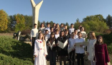 „Učenici odali počast žrtvama na „Malom školskom času“