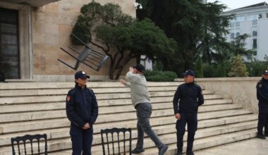 Studenti i profesori protestuju ispred sedišta vlade u Tirani, traže ostavku Rame