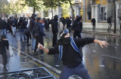 Na protestima u Tirani demonstranti bacili više Molotovljevih koktela