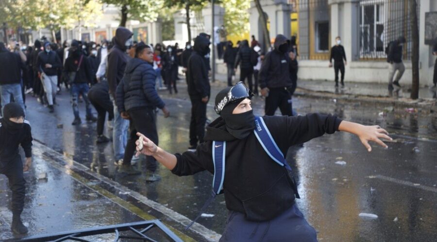 Na protestima u Tirani demonstranti bacili više Molotovljevih koktela