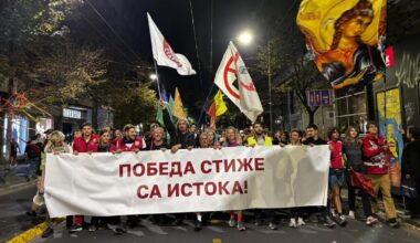Sve tri kolone dočekane kod Rektorata: „Studenti vode bunt naroda protiv nepravde“ (VIDEO, FOTO)