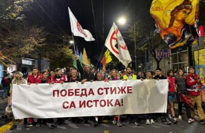 Sve tri kolone dočekane kod Rektorata: „Studenti vode bunt naroda protiv nepravde“ (VIDEO, FOTO)