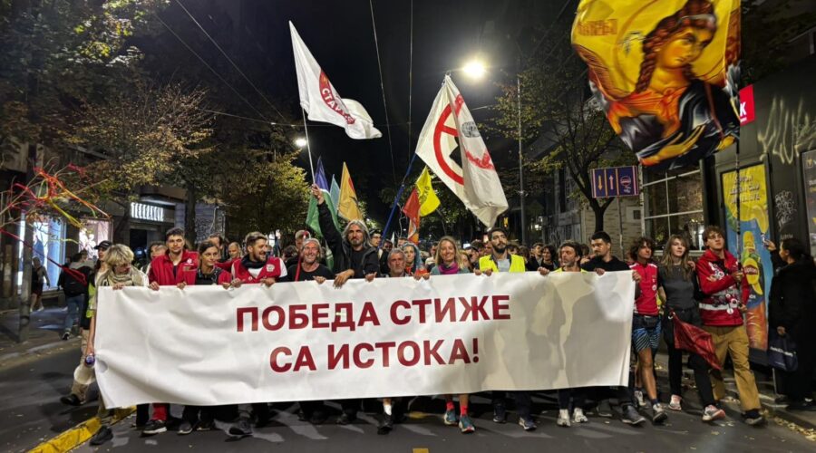 Sve tri kolone dočekane kod Rektorata: „Studenti vode bunt naroda protiv nepravde“ (VIDEO, FOTO)
