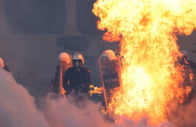Demonstranti bacali Molotovljeve koktele u Tirani