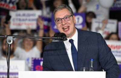 NOVE SKAJ PREPISKE OTKRIVAJU VEZE VUČIĆA I ŠKALJARSKOG KLANA: “Dobar nam je Žvaljo naš, Kim Jong Un, on je definitivno psihić!”