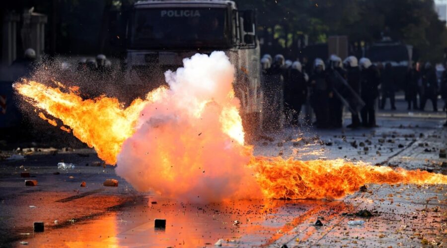 Albanija: Molotovljevi kokteli i kamenice na kabinet Edija Rame