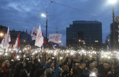 Arhiva javnih skupova: Koliko ljudi se večeras okupilo na Slaviji?