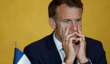 Makron danas sa organizacijama učenika srednjih škola