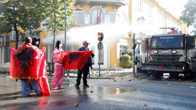 Lekari podržali proteste u Albaniji