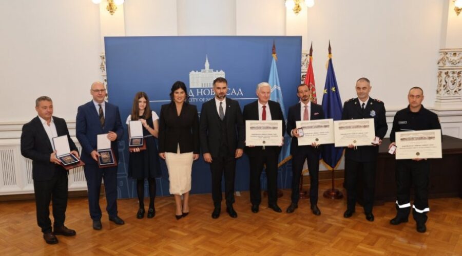 U Novom Sadu dodeljene Oktobarske nagrade i Novembarska povelja