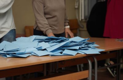 Predsednik biračkog odbora kod Vranja tvrdi da je prekršen zakon prilikom predaje biračkog materijala, iz tužilaštva kažu da je reč o zabuni