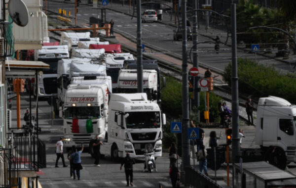 Protest kamiondžija na jugu Italije ne jenjava, uklonjene blokade na pojedinim putevima