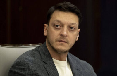 Mesut Ozil: „Zašto je FIFA kaznila samo Ruse, a ne i Izraelce?“