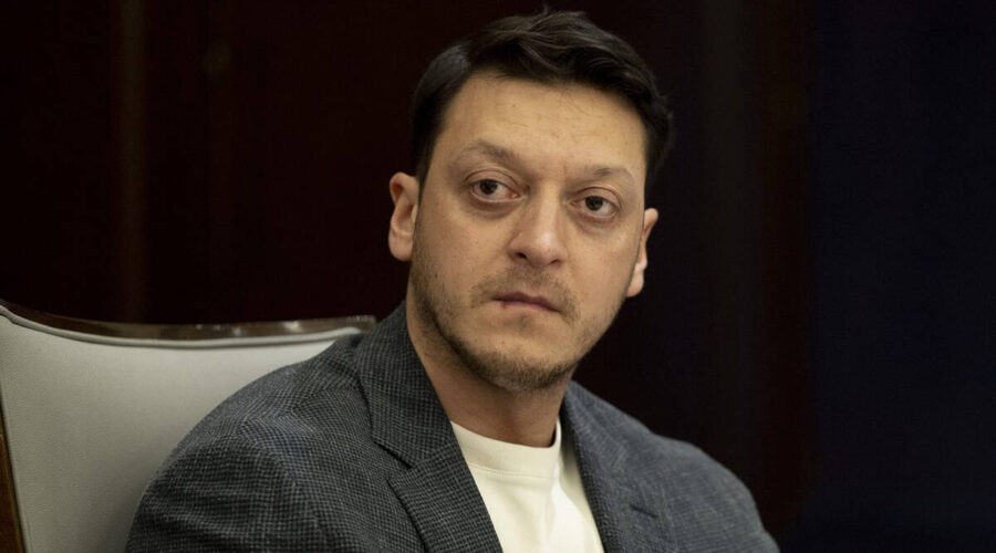 Mesut Ozil: „Zašto je FIFA kaznila samo Ruse, a ne i Izraelce?“