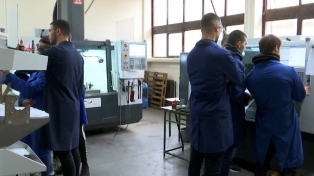 Iz školske klupe do radnog mesta – koja zanimanja kroz dualno obrazovanje traži tržište