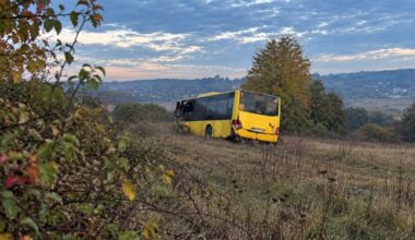 Autobus sleteo s puta kod Tuzle: Najmanje 11 osoba povređeno